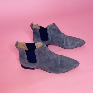 Madewell gray suede flat booties 🌸